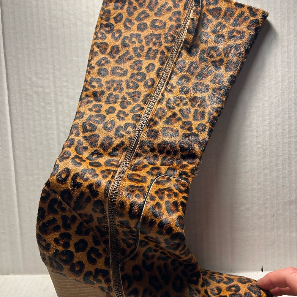 Woman’s Bill Blass size 10 leopard print leather zippered heeled boots - Picture 7 of 15